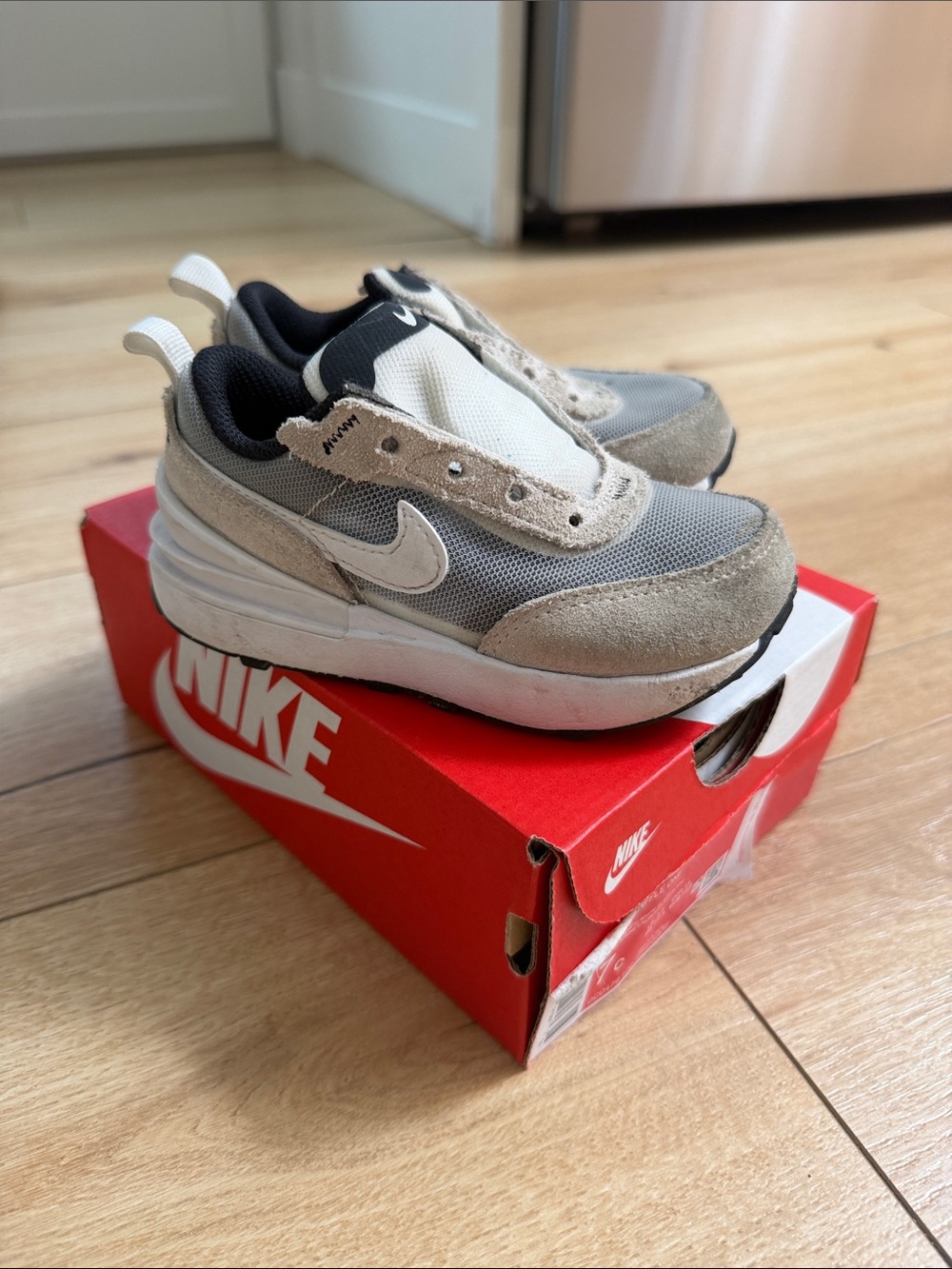 Nike mesh Kids Beige Sneakers- no laces